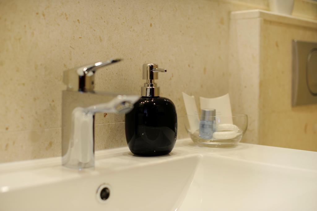Main Street Studio And Rooms زادار المظهر الخارجي الصورة